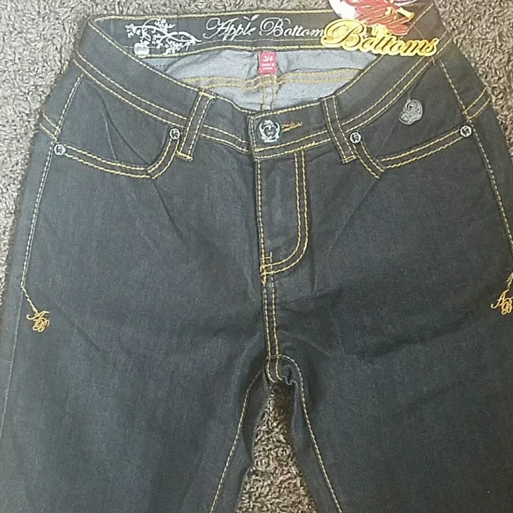 APPLE BOTTOMS CAPRI'S - Picture 2 of 8